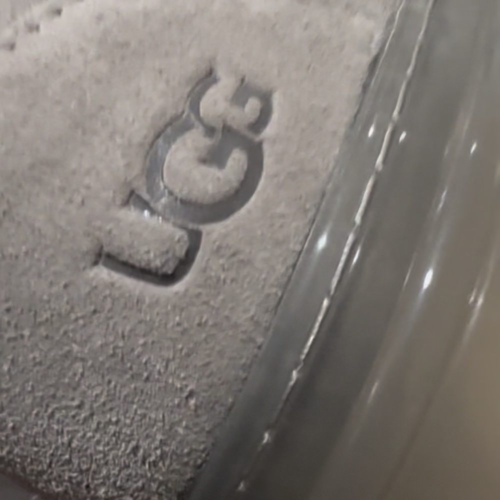 UGG - Picture 4 of 9